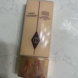 Charlotte Tilbury Light Wonder Foundation 1.5